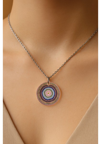 Şeffaf Sert Akrilik Kolye Ucu ve Üzeri Zincirli Desenli Kolye Retro