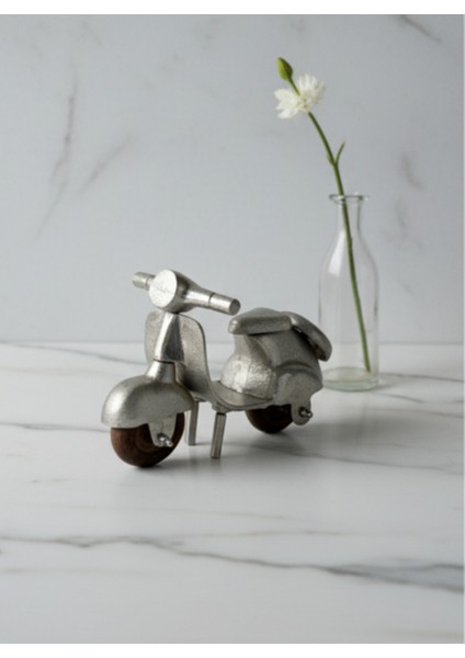 Minimalist Metal Vespa Motorsiklet Heykelcik - Gümüş Rengi Dekoratif Figür modelleri