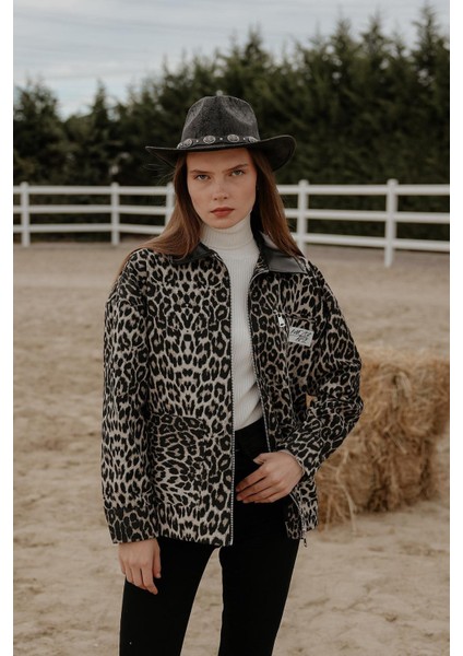 Kadın Leopar Desenli Yakası Deri Detaylı Denim Oversize Ceket fiyatları