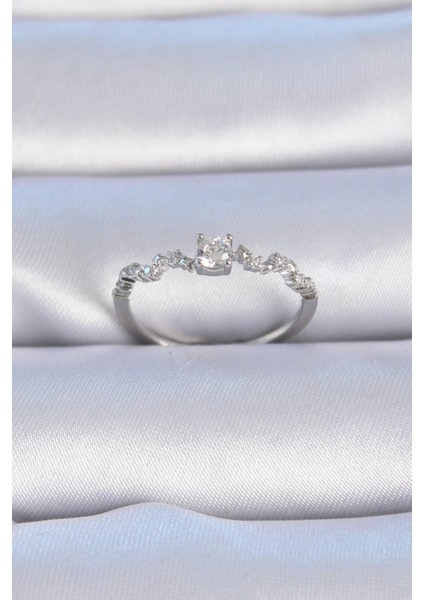 Bfs Pirinç Gümüş Renk Zirkon Taşlı Tek Taş Model Kadın Yüzük