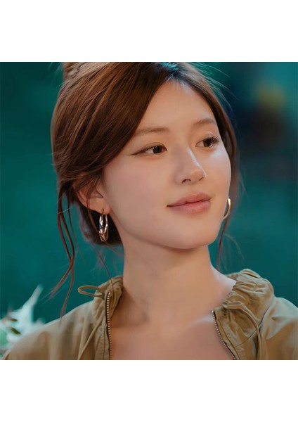 Sizi Göz Kamaştıran Zhao Lusi ve Xu Yan'ın Aynı Tarzındaki Zarif Halka Küpeler, 2025 Model Lüks Görünümlü Sade Halka Küpeler. (Yurt Dışından) modelleri