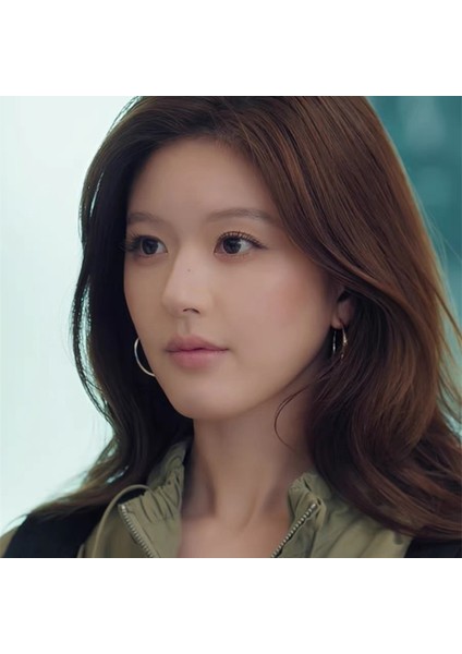 Sizi Göz Kamaştıran Zhao Lusi ve Xu Yan'ın Aynı Tarzındaki Zarif Halka Küpeler, 2025 Model Lüks Görünümlü Sade Halka Küpeler. (Yurt Dışından) fırsatları