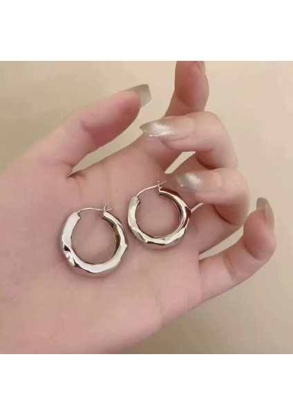 Sade ve Çok Uyumlu Küpeler (Yurt Dışından)