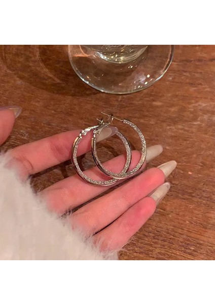 Model, Li, Hafif Lüks ve Zarif Küpeler (Yurt Dışından) fiyatları