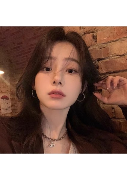 Model, Li, Hafif Lüks ve Zarif Küpeler (Yurt Dışından) modelleri