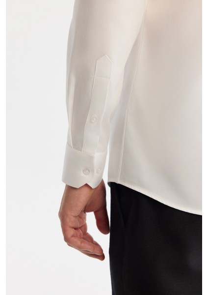 Erkek Beyaz Klasik Yaka %100 Pamuk Saten Kolay Ütülenen Slim Fit Gömlek B002006