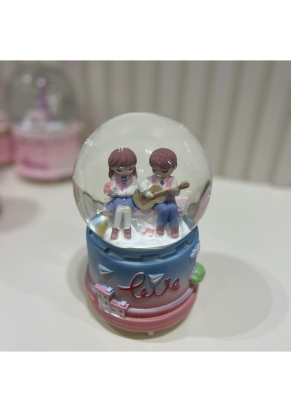 Sevgili Çift Motorlu Işıklı Müzikli Büyük Boy Kar Küresi TKY0405
