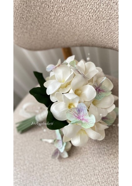 Ortancalı Manolya Gelin Buketi