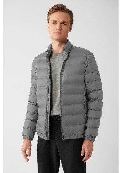 Erkek Açık Gri Dik Yaka Yapıştırmalı Su İtici Kumaşlı Şişme Mont E006019