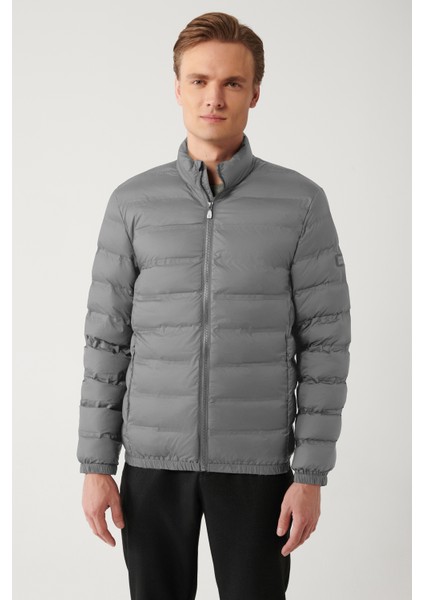 Erkek Açık Gri Dik Yaka Yapıştırmalı Su İtici Kumaşlı Şişme Mont E006019