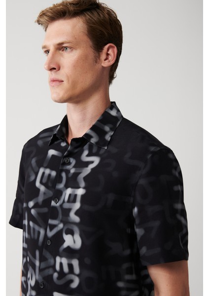 Erkek Siyah Viskon Alttan Britli Yaka Yazılı Kısa Kol Gömlek A31Y2200