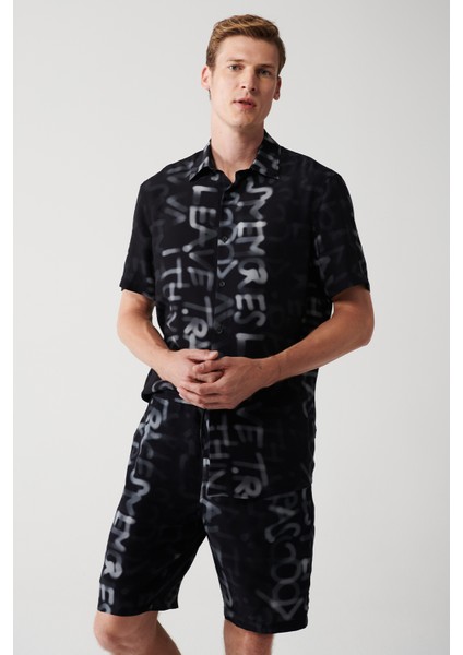 Erkek Siyah Viskon Alttan Britli Yaka Yazılı Kısa Kol Gömlek A31Y2200