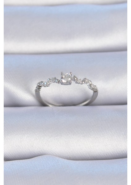 Pirinç Gümüş Renk Zirkon Taşlı Tek Taş Model Kadın Yüzük - TJ-BYK3315