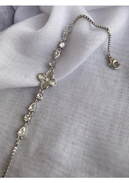 925 Ayar Gümüş Dört Yapraklı Çiçek Detaylı Genç/yetişkin Kadın Bilekliği - Şık Tasarım