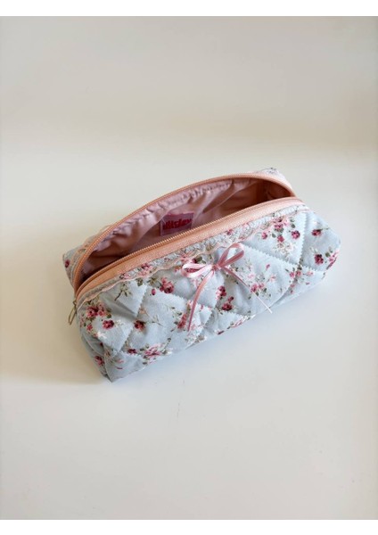 Çıtır Çiçekli Tek Gözlü Kalemlik Yıkanabilir Kurdeleli Dantelli Fermuarlı Okul Kalem Kutusu fırsatları