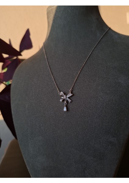 925 Ayar Gümüş Zirkon Taşlı Kurdele Model Genç/yetişkin Kadın Kolyesi - Şık Tasarım
