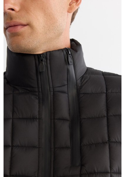 Erkek Siyah Dik Yaka Kapitone Desenli Şişme Comfort Fit Mont A42Y6078