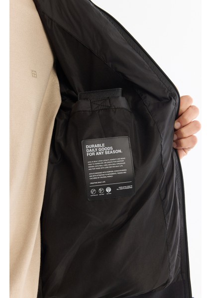 Erkek Siyah Dik Yaka Kapitone Desenli Şişme Comfort Fit Mont A42Y6078