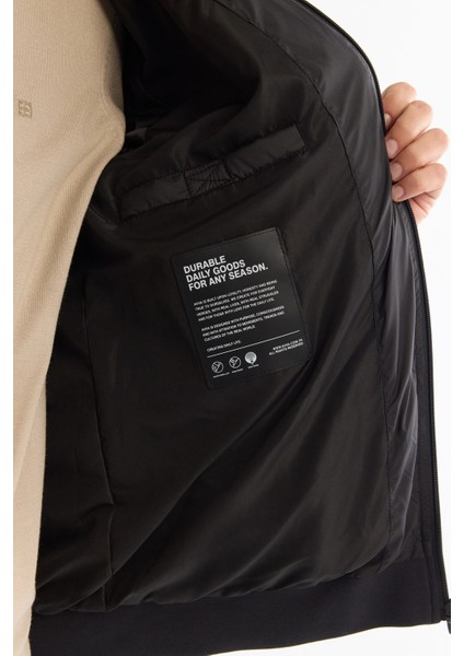 Erkek Siyah Dik Yaka Kapitone Desenli Şişme Comfort Fit Mont A42Y6078