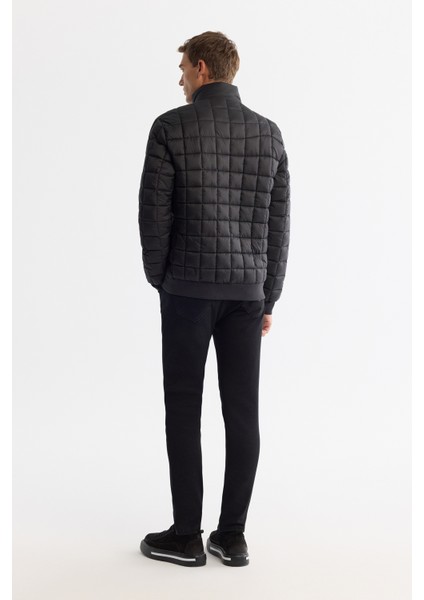 Erkek Siyah Dik Yaka Kapitone Desenli Şişme Comfort Fit Mont A42Y6078