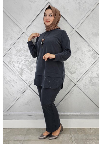 Kadın Kolye ve Taş Detaylı Tesettür Takım