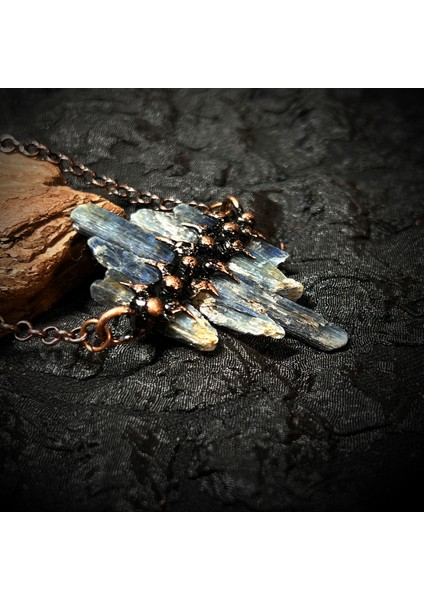 Cadılar Bayramı Retro Tarzı Beş Adet Kyanit Ham Taş, El Yapımı Kaynaklı Hayalet Pençe Desenli, Antik Bronz Kaplamalı Kolye Ucu Bileklik (Yurt Dışından)