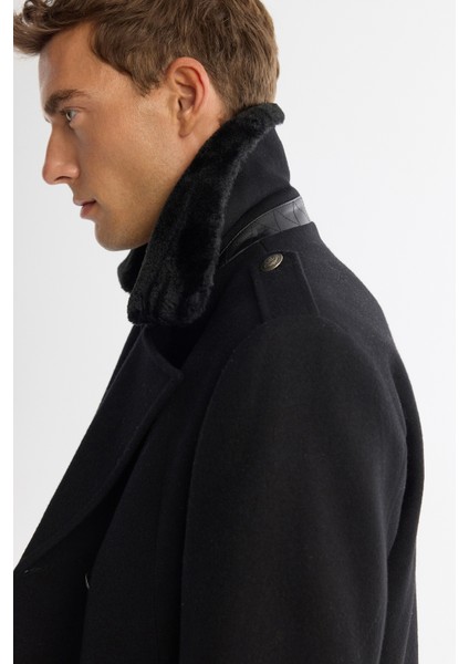 Erkek Siyah Kruvaze Kapama Yün Karışımlı Yakası Çıkarılabilir Kürklü Kaşe Kaban A42Y6099