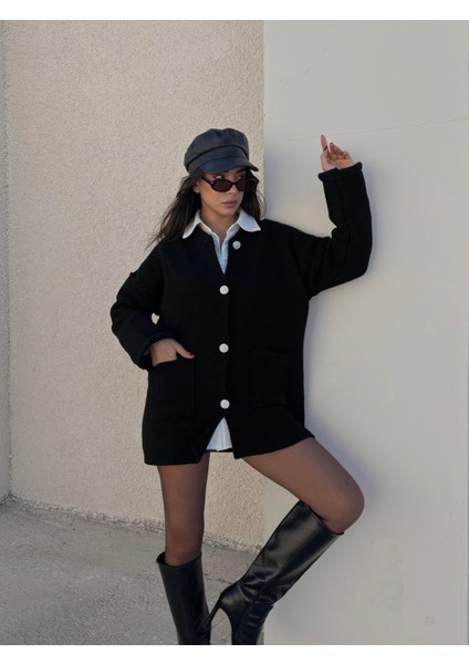 Kadın Siyah Oversize Taşlı Düğmeli Cepli Uzun Hırka 38