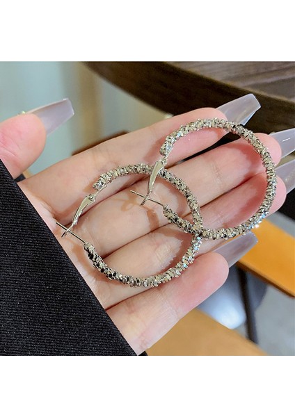 Kesilmiş Gümüş Kadın Için Sade, Kolay Kombin Edilebilir Geometrik Yuvarlak Küpe, Zarif ve Li Kulak Aksesuarı (Yurt Dışından) modelleri