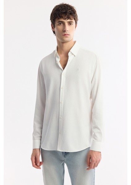 Erkek Beyaz Alttan Britli Yaka Kolay Ütülenir Jakarlı Comfort Fit Gömlek A51Y2043 modelleri