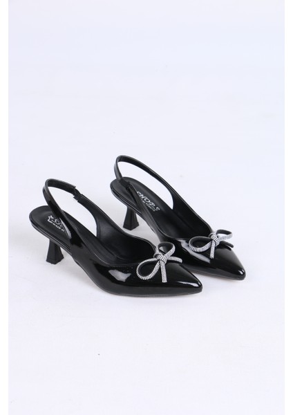 Sivri Burun Siyah Rugan Topuklu Ayakkabı – Işıltılı Kurdele Detaylı fırsatları