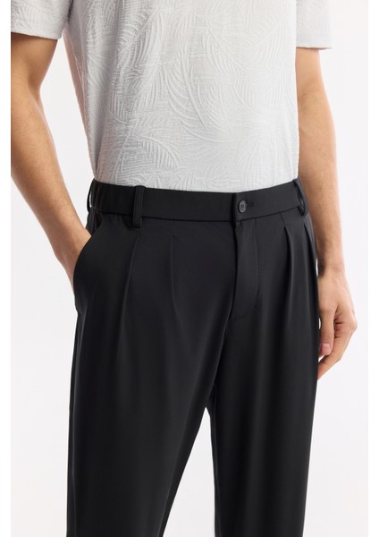 Erkek Siyah Klasik Bel Kırışmaz Teknik Kumaş Baggy Fit Pantolon A51Y3021