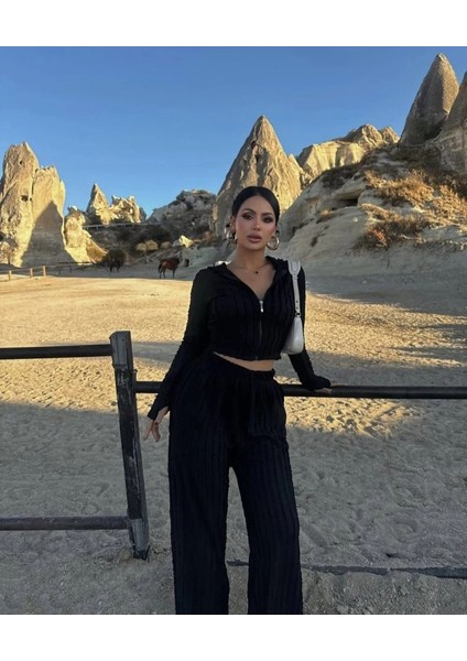 Kadın Uzun Kollu Parmak Geçme ve Fermuar Detay Kısa Ceket ve Ispanyol Paça Pantolon Ikili Takim fiyatları