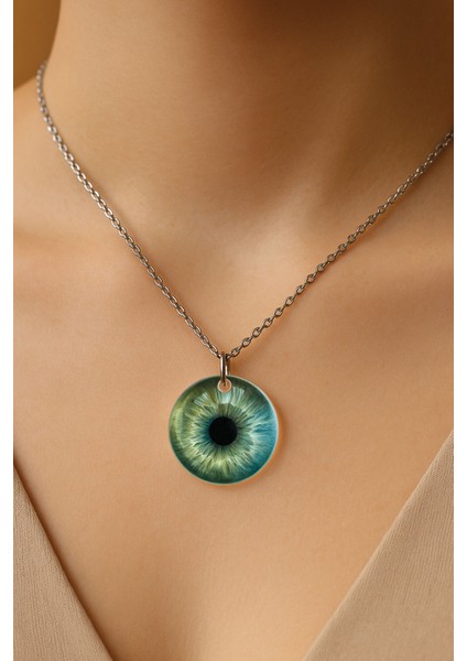 Şeffaf Sert Akrilik Kolye Ucu ve Üzeri Zincirli Desenli Kolye Göz Alıcı