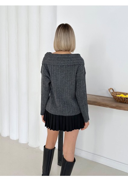 Kadın Ekru Omuz Detaylı Yumoş Triko Kazak Madonna Yaka Boombester fiyatları