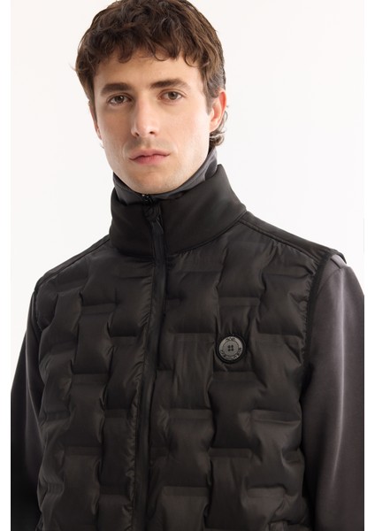 Erkek Siyah Dik Yaka Su İtici Rüzgar Geçirmez Hafif Şişme Comfort Fit Yelek A52Y6583