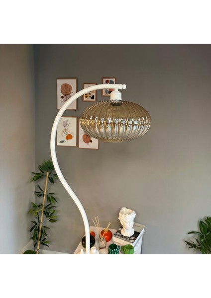 Elegant Beyaz Gövde Bal Rengi Cam Lambader Modern Dekoratif Metal Oturma Odası Çalışma Odası Zemin fiyatları