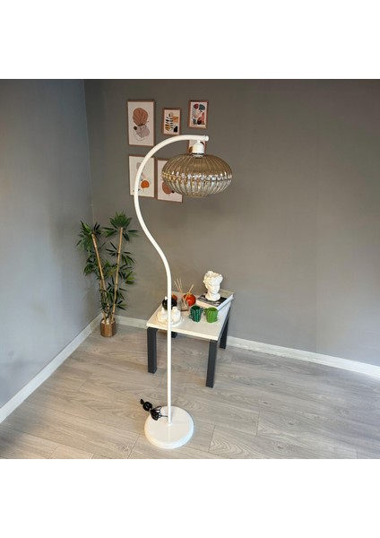 Elegant Beyaz Gövde Bal Rengi Cam Lambader Modern Dekoratif Metal Oturma Odası Çalışma Odası Zemin modelleri