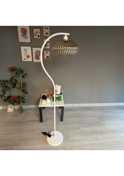 Elegant Beyaz Gövde Bal Rengi Cam Lambader Modern Dekoratif Metal Oturma Odası Çalışma Odası Zemin indirimleri