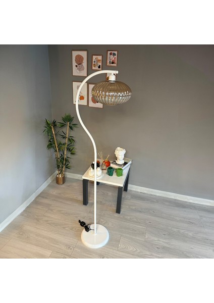 Elegant Beyaz Gövde Bal Rengi Cam Lambader Modern Dekoratif Metal Oturma Odası Çalışma Odası Zemin