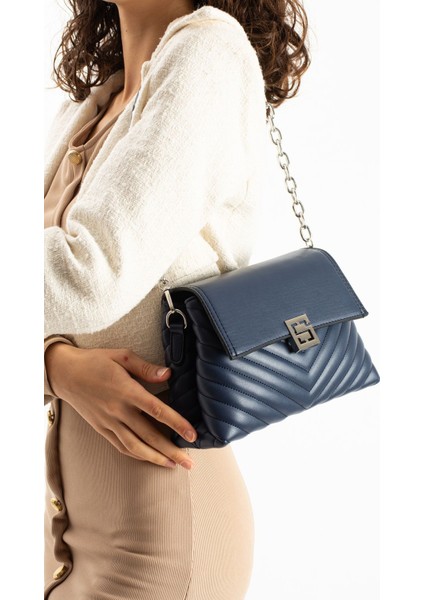 Asel Çanta,şık Tasarımlı lacivert Kadın Orta Boy Çapraz Çanta ,nakış ve Kapak Detaylı Omuz Çantası