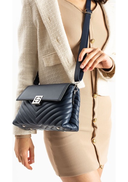 Asel Çanta,şık Tasarımlı lacivert Kadın Orta Boy Çapraz Çanta ,nakış ve Kapak Detaylı Omuz Çantası modelleri