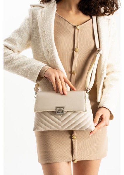 Asel Çanta,şık Tasarımlı Krem Kadın Orta Boy Çapraz Çanta ,nakış ve Kapak Detaylı Omuz Çantası modelleri