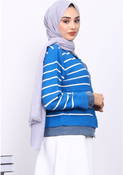 Mavi Düğmeli Kot Detaylı Triko Hırka fırsatları