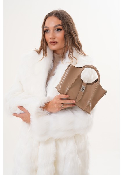 Ekstralı Önü Kilit Detaylı ve Fermuarlı Kadın Omuz Çantası fiyatları