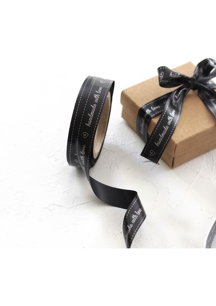 Saten Şerit, Gümüş Baskılı Handmade With Love , 1.5 cm 5 Metre Siyah