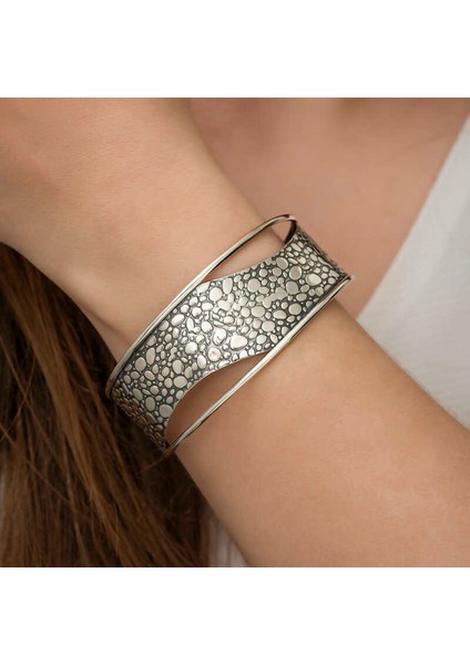 Gümüş Eskitme Desenli Bayan Bilezik indirimleri