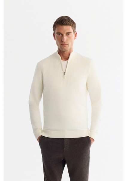 Erkek Ekru Dik Yaka Fermuarlı Çizgi Detaylı Soft Touch Triko Regular Fit Kazak A42Y5071