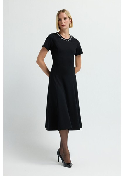 Kadınyakası Taşlı Elbise Siyah 12445844000 modelleri