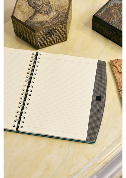 Kişiye Özel Turkuaz Düz Vegan Deri Lastikli Gizli Spiralli 240 Sayfa Çizgili Not Defteri fiyatları